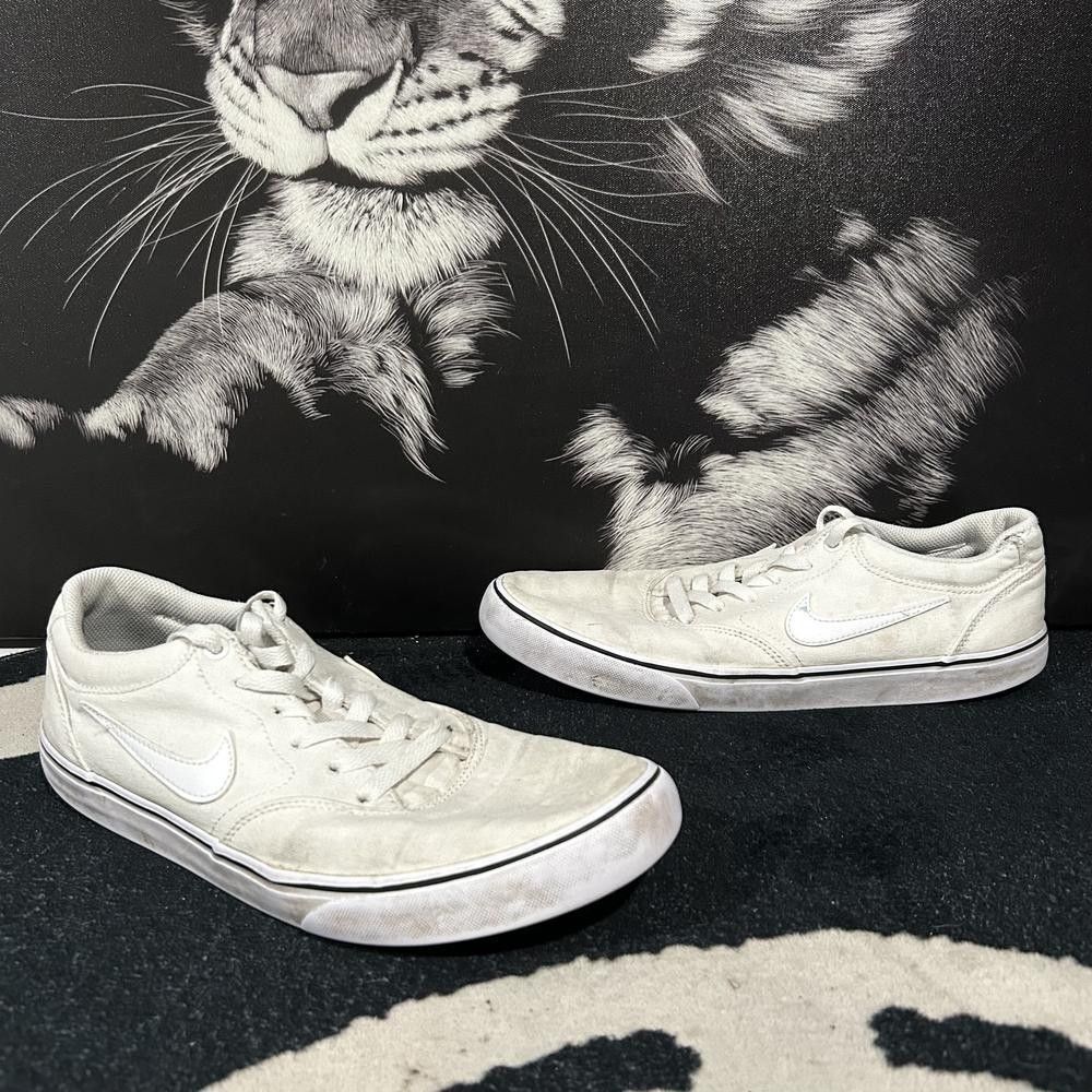 Nike SB Chron 2 DM3494-102 Athletic Sneaker Men 9.5 White Canvas Walking Lace-Up